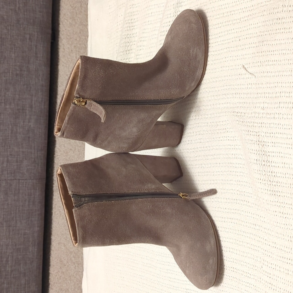 Seychelles gray leather booties v. warm & soft great condition Sz 6